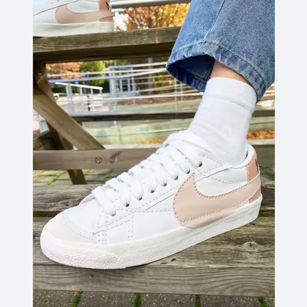 Nike Blazer ‘77 Jumbo Low Women’s Sneakers in White And Pink